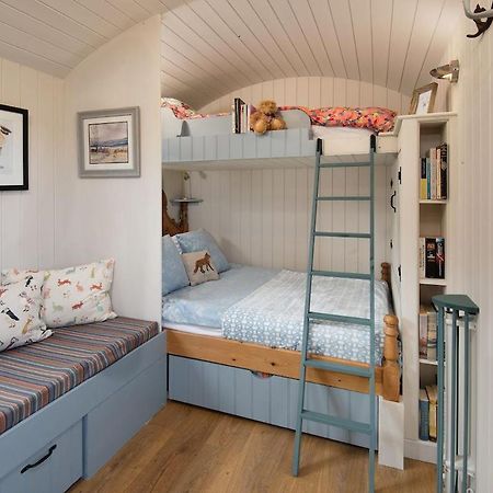 Cow Parsley Shepherd'S Hut Berwick Upon Tweed Exterior photo