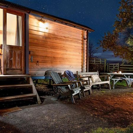 Cow Parsley Shepherd'S Hut Berwick Upon Tweed Exterior photo