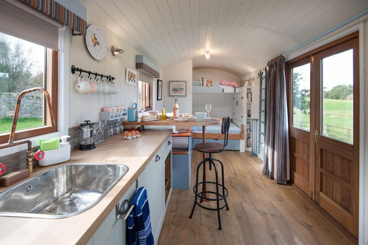 Cow Parsley Shepherd'S Hut Berwick Upon Tweed Exterior photo