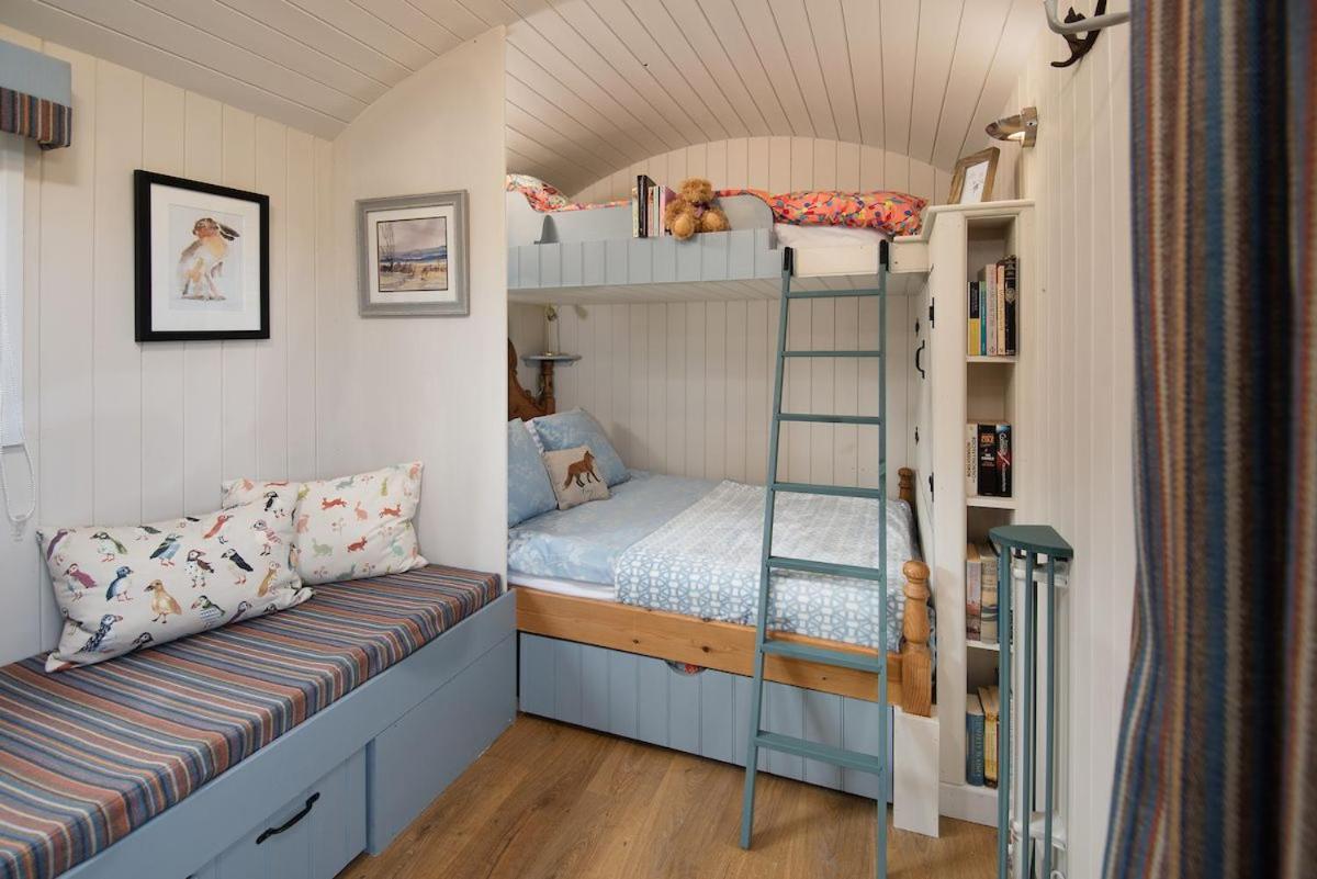 Cow Parsley Shepherd'S Hut Berwick Upon Tweed Exterior photo
