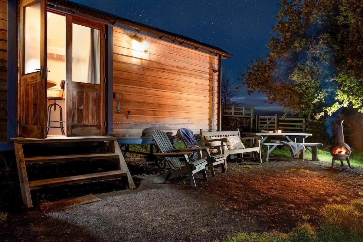 Cow Parsley Shepherd'S Hut Berwick Upon Tweed Exterior photo